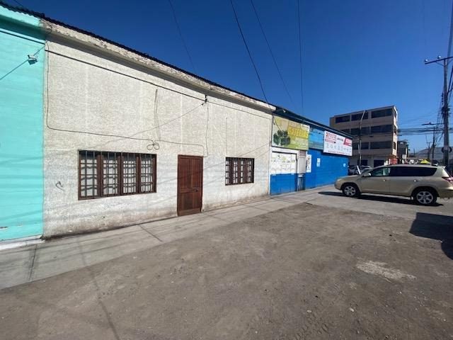 Terreno esquina 272 m² con casas en Pueblo Nuevo, Iquique · Errázuriz 1009